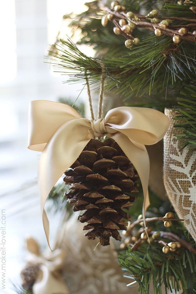 Christmas Decoration Ideas - Pinecone gold ribbon