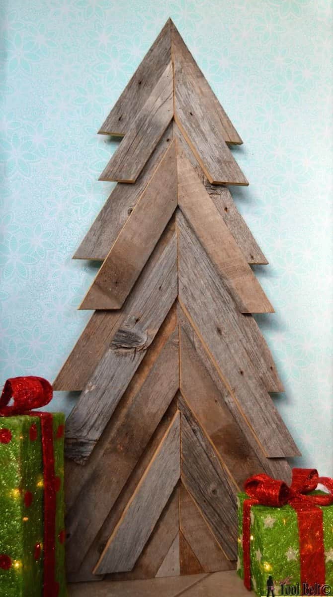 Homemade Christmas Decorations - Pallet Christmas Tree