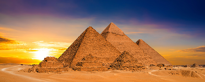 famous landmarks pyramids